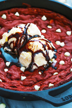 verticalfood:  Red Velvet Skillet Cookie