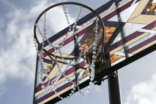 escapekit:Literally Balling Using gems and glasswork, artist Victor Solomon has created a of basketball hoops that takes fine art to the court. Each hoop features a different stain glass backboard and gold chain netting. Escape Kit / Twitter / Subscribe