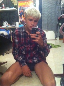 twinks-rule-my-universe:  Hot Blonde Twinks!!!