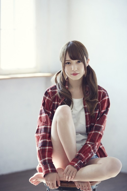 46pic:    Shiho Kato - HUSTLE PRESS  