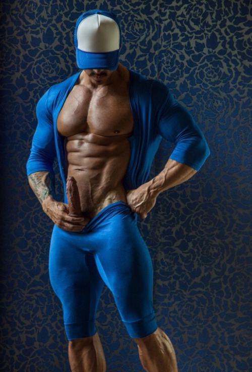hungdownunder:  For more hot guys, follow me at: http://hungdownunder.tumblr.com/ 