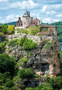 mademoiselle-bazaar:  Château de Belcastel