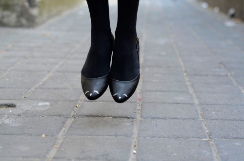 tightsobsession:Loly flats. Via Moda Capital.