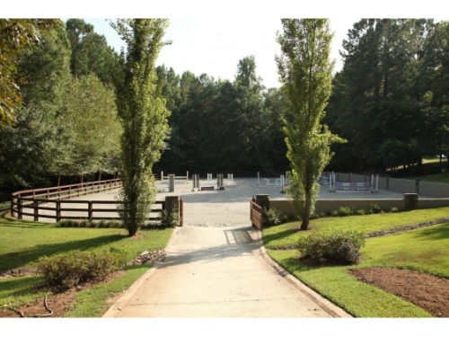 refined-equestrian:  A proper ring in the backyard.