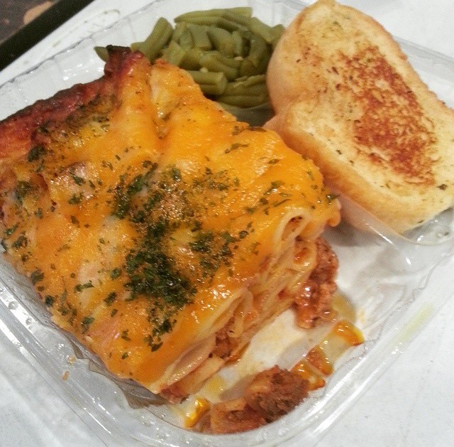 afro-arts:  Brandino’s Catering  info@brandinocatering.com // IG: brandinocatering