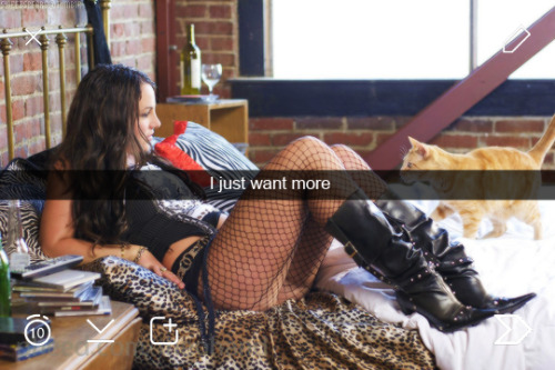 sweetspears:Britney Spears snapchating + singles