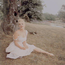 missmonroes:   Marilyn Monroe photographed