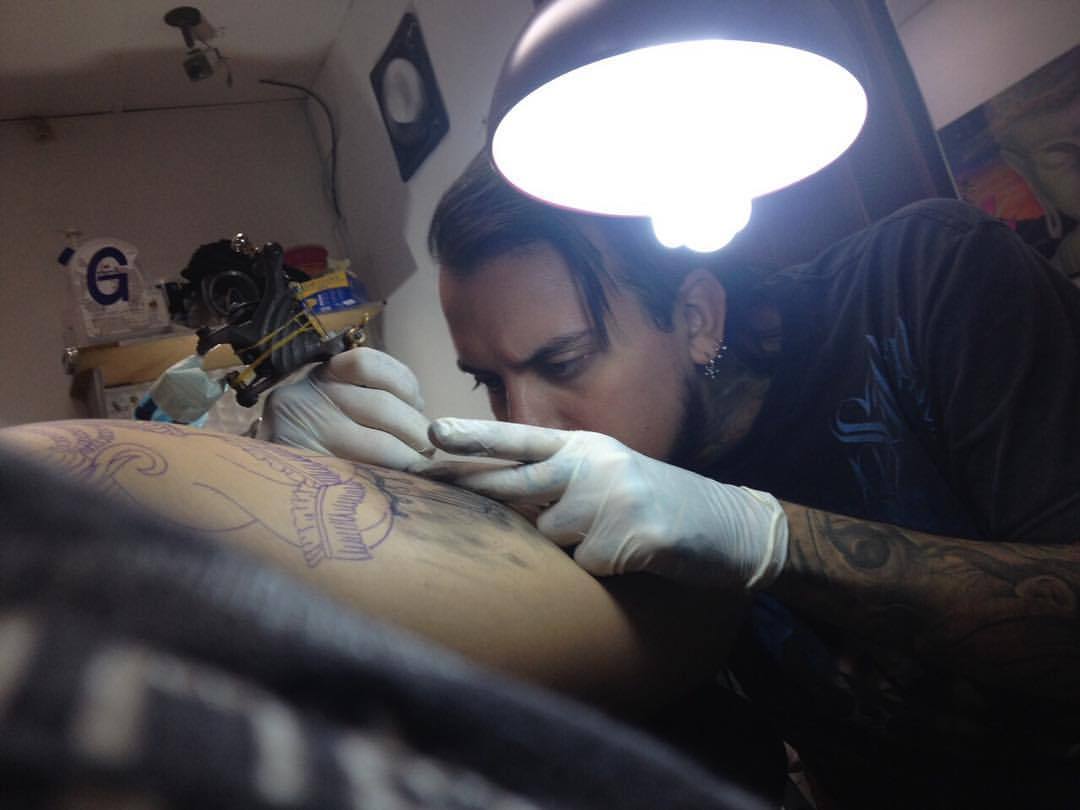Tatuando neotradi #tattoo #tatuaje #tatu #tattooed #tattooedgirls #tattoedmen #ink