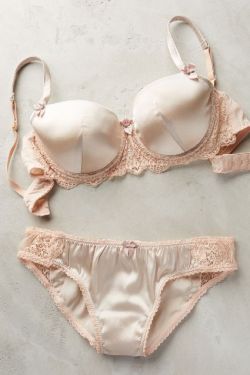 for-the-love-of-lingerie:Mimi Holliday