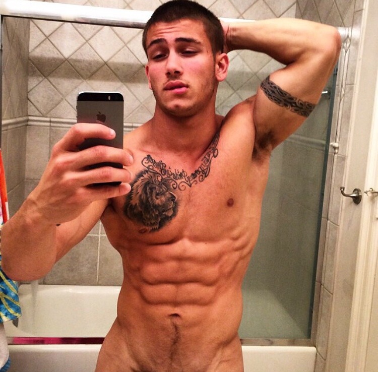 exclusivekiks:  Michael Hoffman exposed 🔥🔥💋💋  Follow me:  http://exclusivekiks.tumblr.com/