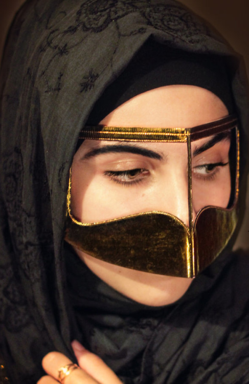 global-musings:Omani woman in a BattoulahPhotographer: Julia Al Zadjali