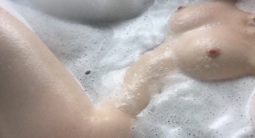 ginayafatlard:  ginayafatlard:  I really want to get my nipples pierced  Life update I’m not getting them pierced