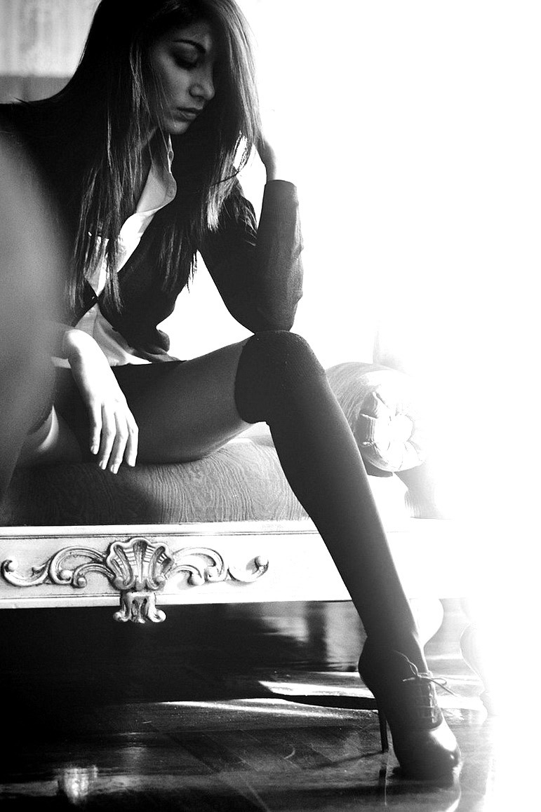 the-first-taste-of-pleasure: Black &amp; White Blog - More Here  