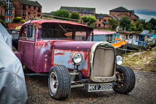 mattmacc-on-cars: Something quite special that I spotted recently. Pin-up US Cars Oldtimer Garage