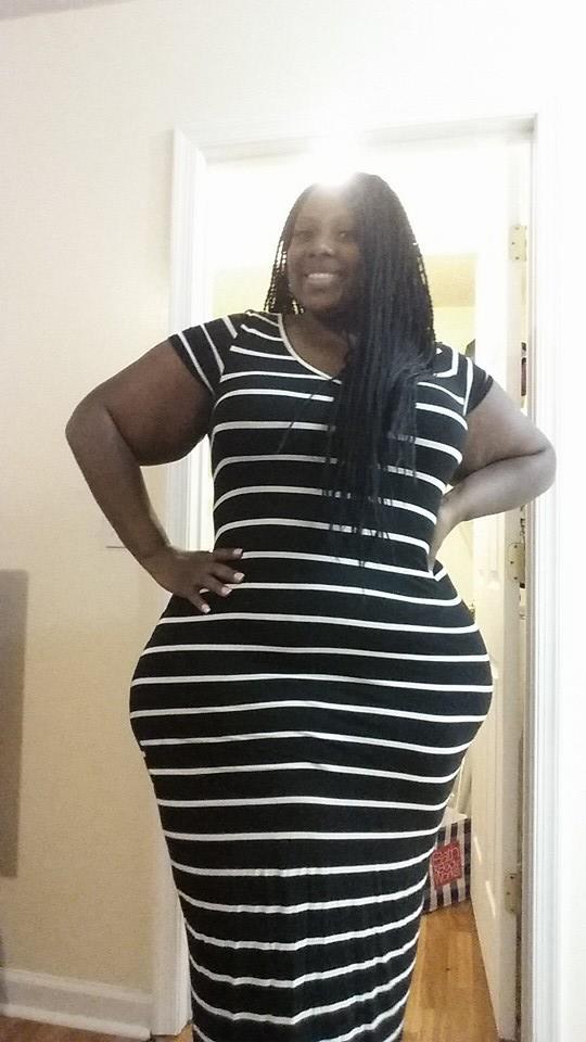 thigh-rubbers:  Damn! Nice wide hips!