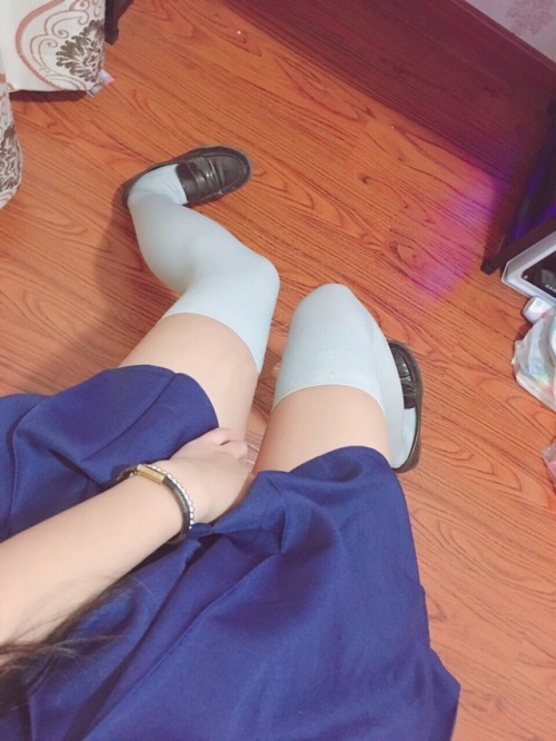 iloveyou520520: 喜欢哪套衣服呀更多福利加qq办会员哦