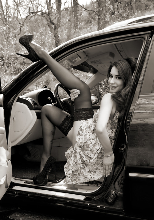 verysexyheels:Cars, Girls and Heels on Very Sexy High Heels