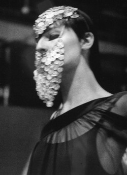 shoulderblades:  alexander mcqueen spring/summer 2000 love looks not with the eyes: thirteen years with lee alexander mcqueen 