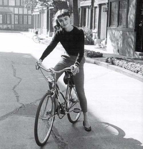 autoentropy:  Audrey Hepburn on her bike