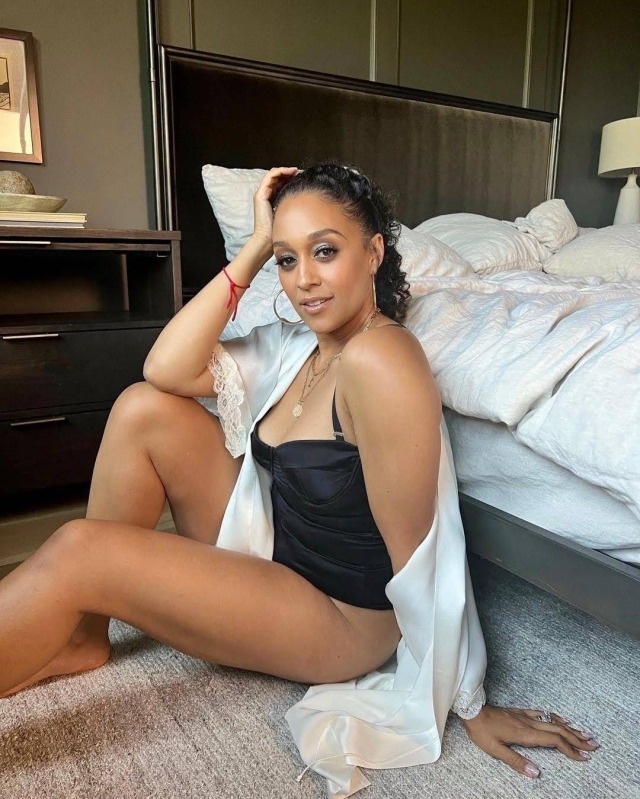 spaceageandforever5293:Tia Mowry 