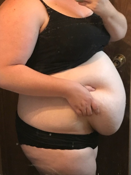 plumplittlepeach:Long time, no update… But since I’ve been absent, I finally got my belly button pierced and passed up the 240 lb mark to reach my highest weight ever. Sadly, being super sick last week knocked me back down, but I’m in a hurry to