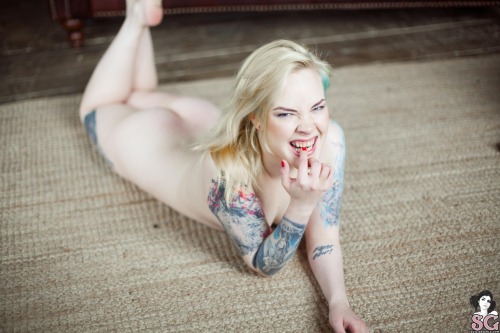suicidegirlslover:  Heys Suicide