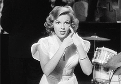 barbarastanwyck:  Judy Garland singing When I Look At You in Presenting Lily Mars