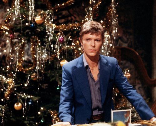 nostalgia-eh52:1977 David Bowie in Bing Crosby TV Special “ Merrie Olde Christmas”