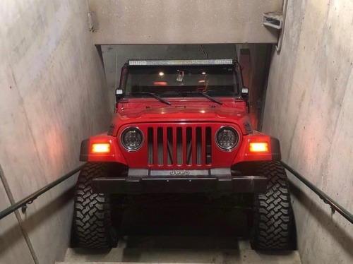 #FrontEndFriday  www.jeepbeef.com _________ @red_tj_stc _________ #jeepbeef #jeep #jeeptj #stairway 