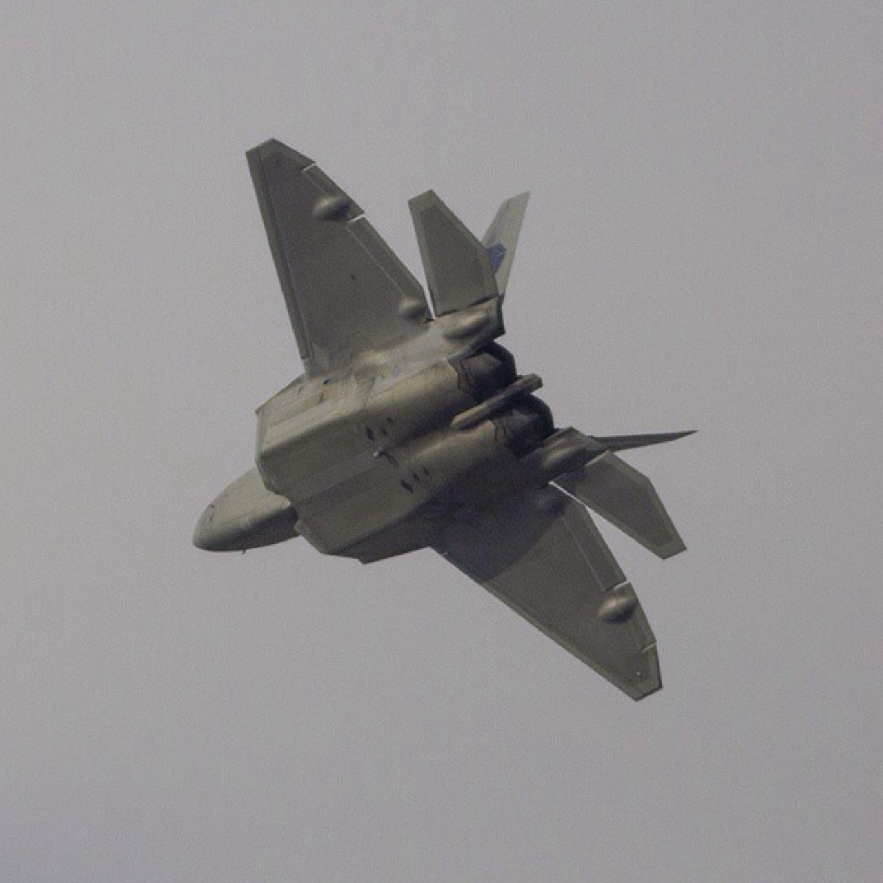 F22