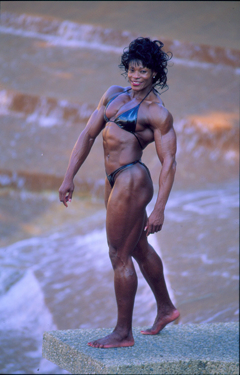 theankle:  An early Lesa Lewis photo. Very hot. 
