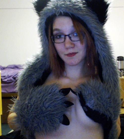 silencedcathedral:  trying to pick a new avatar picture for MFC. I figured that since I can’t log on, I might as well still be productive. 