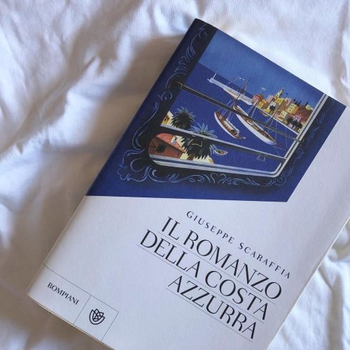 Sto leggendo questo libro sulla Costa Azzurra, scritto da uno dei miei scrittori preferiti, Giuseppe