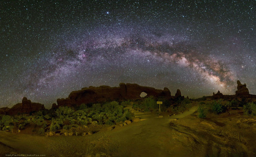 ikenbot: The Milky Way Band and Dark Skies PSA:“That has to be superimposed - they photoshoppe