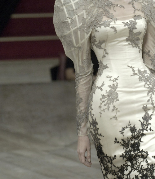 idreamofaworldofcouture:  Alexander McQueen Spring/Summer 2007 