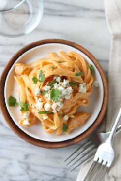 prettypasta:  Buffalo Chicken &amp; Blue Cheese Fettuccine Alfredo