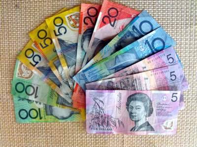 animalcrackersinmyblog:  I love how Australian money is so colorful and joyous and makes you feel like you’re playing monopoly  and then in america it’s just  