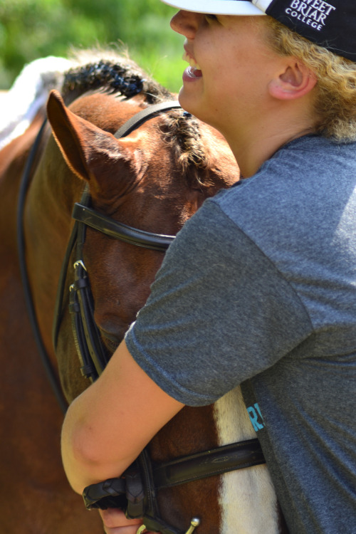 Kerry is a young photographer known for publishing competiton shots on Tumblr. Her equestrian world 