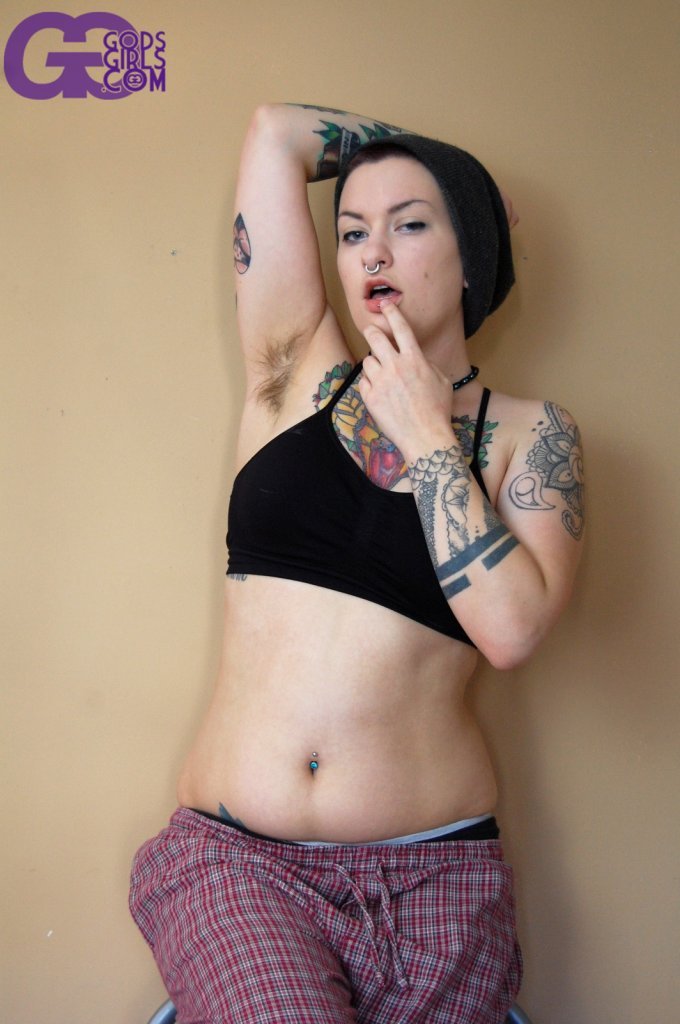 dododieratte:  worshipgodsgirls: Bettie. Join GodsGirls here for more.  BETTIE von