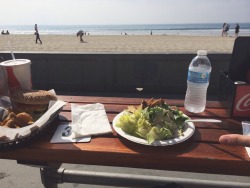thereshha:  Lunch at the beach today 👌