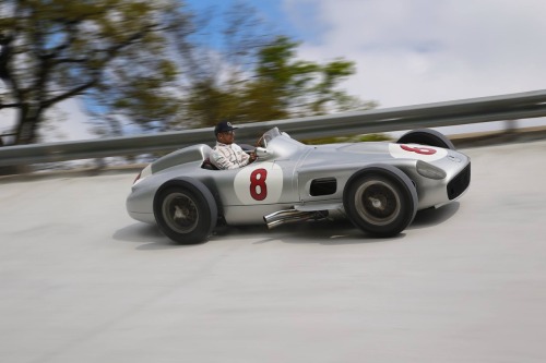 hotrodzandpinups:  Sir Sterling Moss and Lewis Hamilton at Monza with two classic Mercedes the W196R and the 300 SLR 722.