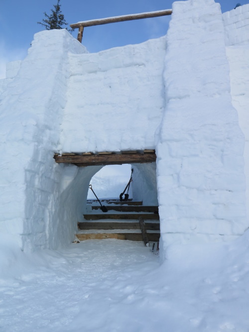 lamus-dworski:A huge snow labirynth, planned to cover an area of around 2,000 m², is currently under