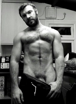 dadsboysbears:  dadsboysbears: Lots of Dads