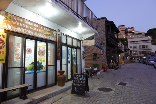 店名：津沙小館地點：連江縣南竿鄉 ( 馬祖-南竿-津沙聚落 )麻辣水煮魚：約 NT 1200 元 ( 時價-必點 )老酒蒸蝦子：NT 300 元 ( 超甜 )紅糟蛋炒飯：NT 80 x 2 = 160