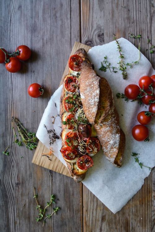 chanelbagsandcigarettedrags: Grilled tomato, chevre and thyme baguette 