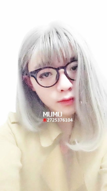 xiaomu2725376104:来自四川CD伪娘长腿哦巴桑的投稿作品，投稿主题在图片内。173cm，58kg，主打高跟丝袜，求扩列，希望认识更多同城及附近的姐妹，直男的话需要有素质的，渣男勿扰。投稿