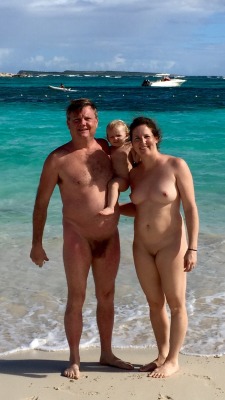 naturistelyon:  Nude vacation 