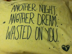 youkilledwatwasleftofthegoodinme:  greatest pillowcase ever