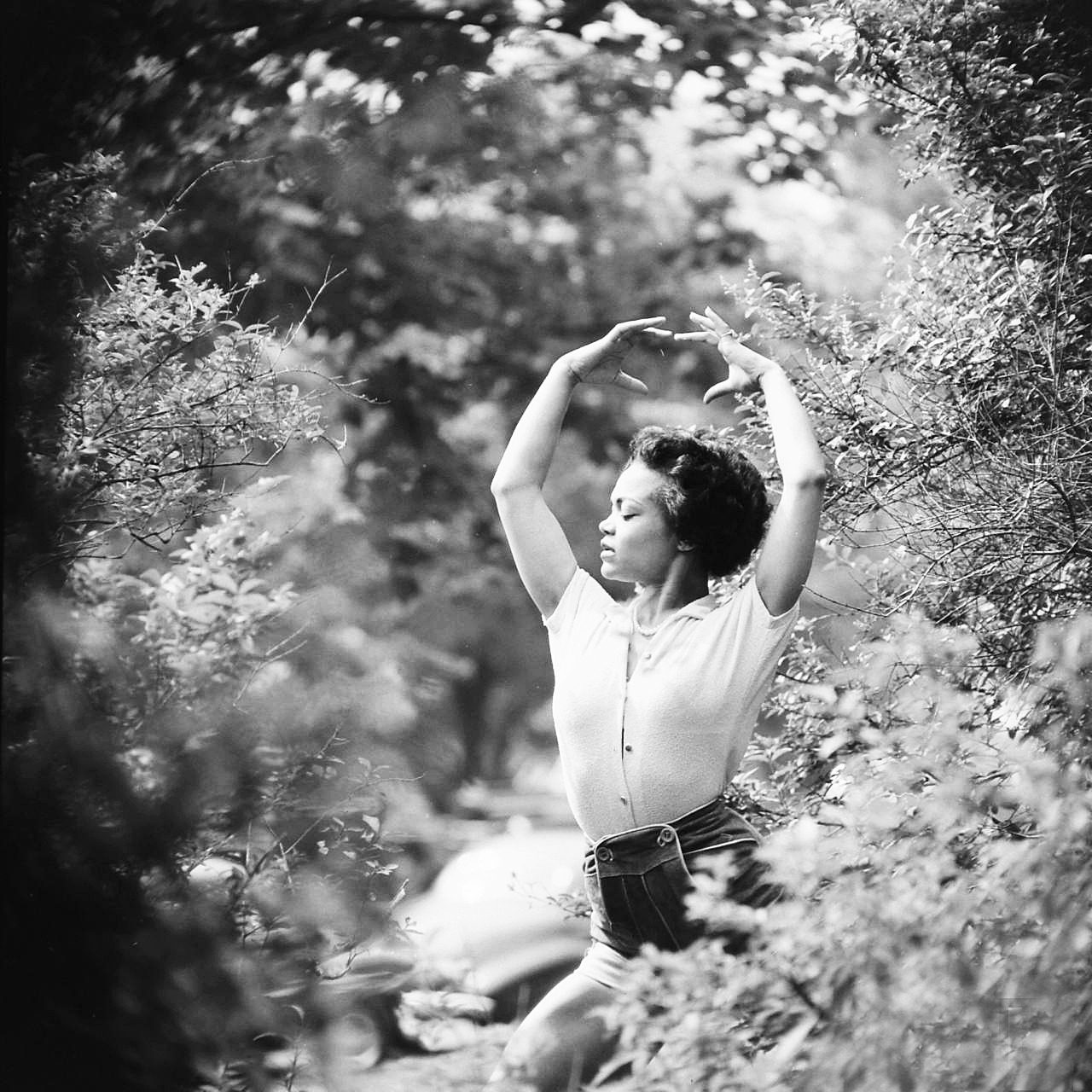 wehadfacesthen:  Eartha Kitt photographed by Gordon Parks in New York, 1952, where