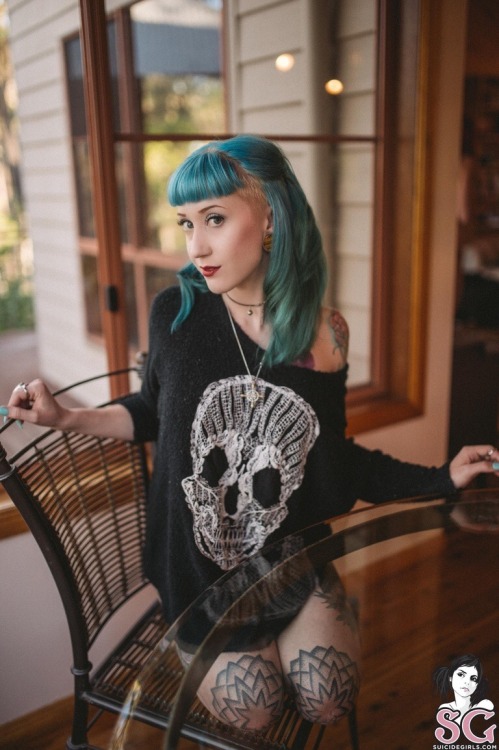 emmameowsuicide:  EmmaMeow Suicide in ‘Glass Houses’ on suicidegirls https://suicidegirls.com/girls/emmameow/album/2111085/glass-houses/#gallery